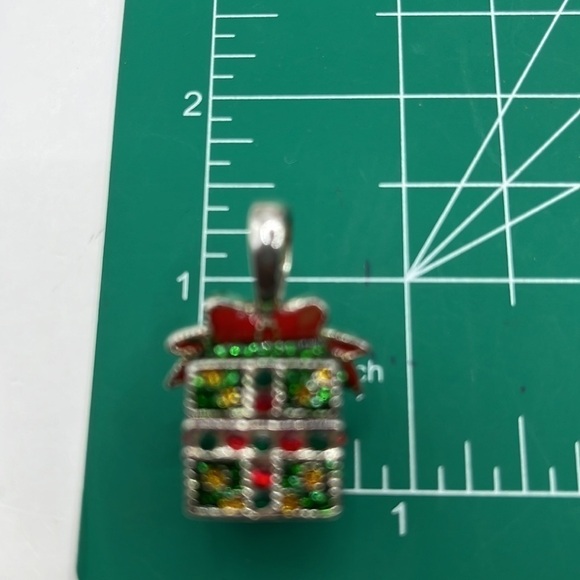 Christmas Gift Box Present  Pendant with a Christmas wish large Bale. Silvertone - Picture 11 of 12